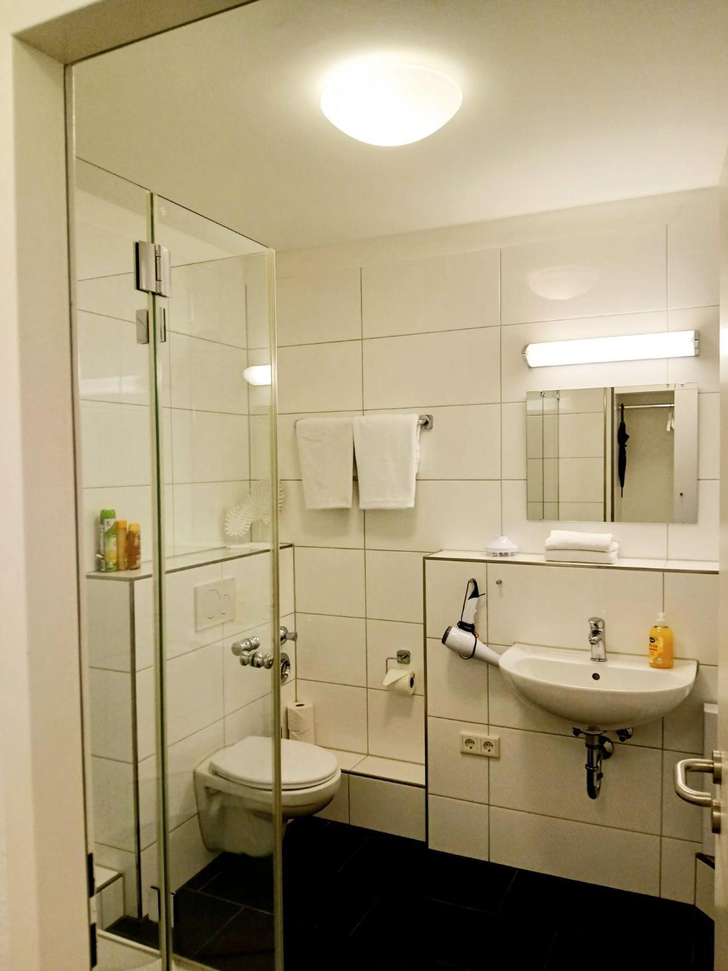 Apartments Jahnstrasse Dusseldorf Bagian luar foto